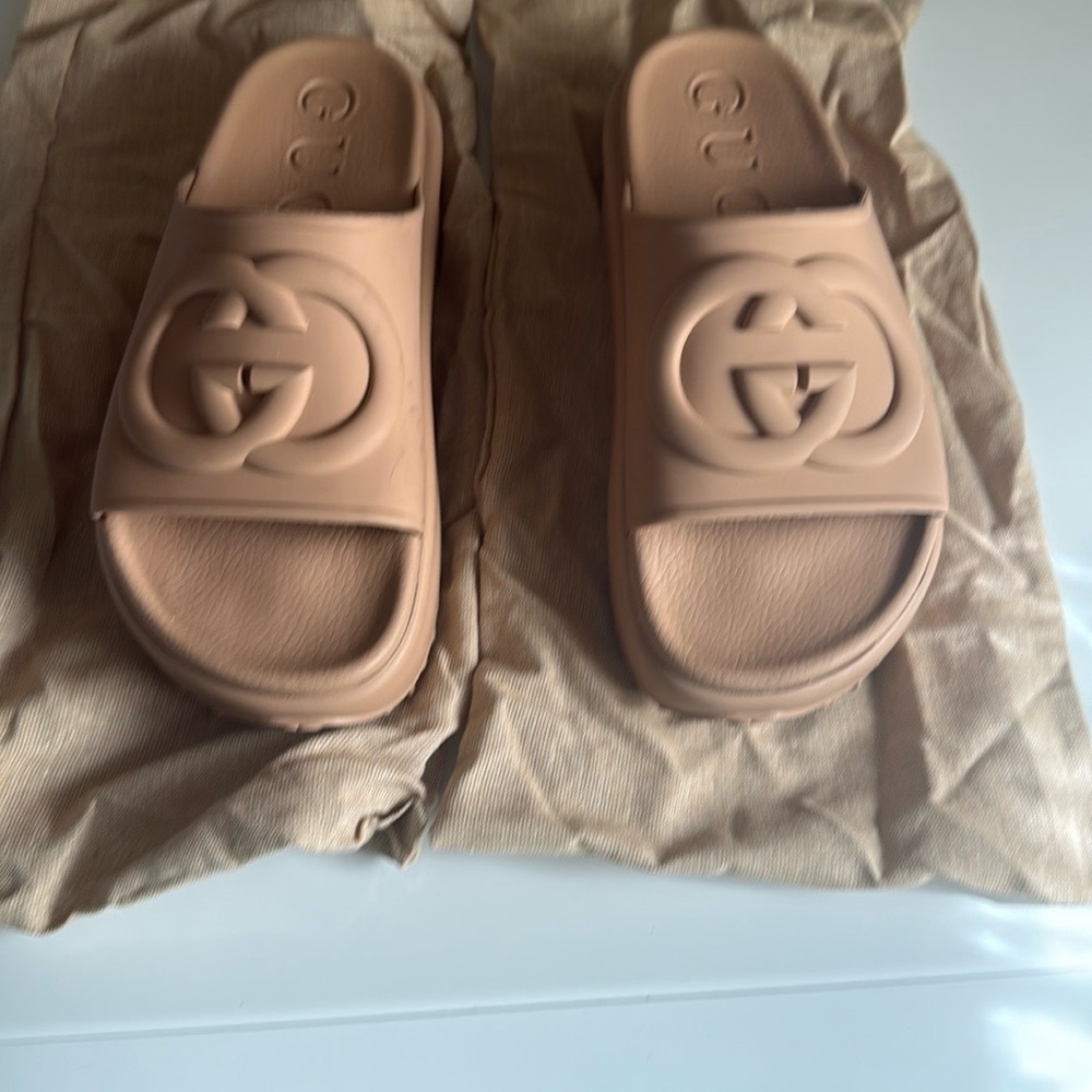 Gucci Tan slides